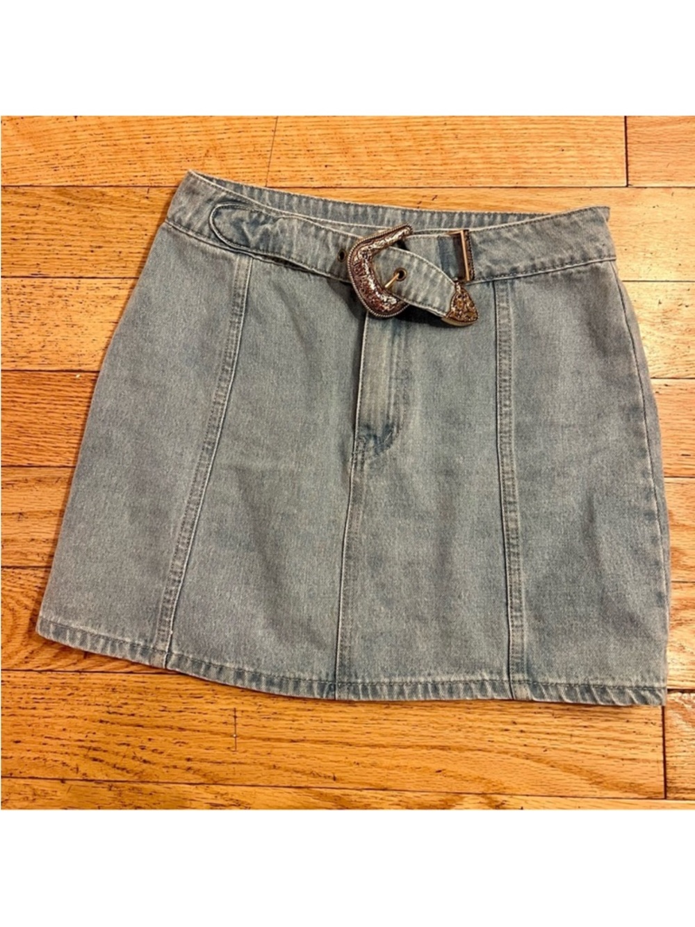 VICI Buckle Up western Denim Mini Skirt with belt - Washed Denim, M - Picture 3 of 8